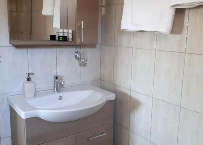 Miranda Daire Paliouri